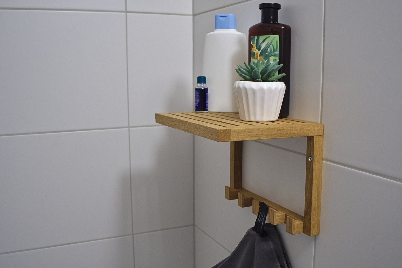 Handtuchhalter mit Ablage aus Eiche - Projekte - Stammprojekte